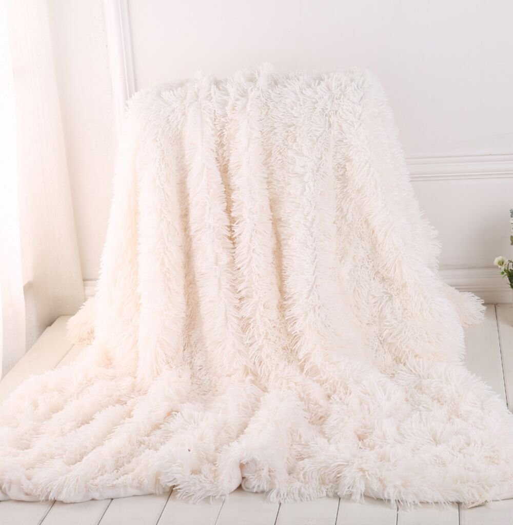 2024 new wholesale flannel fluffy faux fur blanket blanket for winter travel sublimation candy color blankets - Image 2